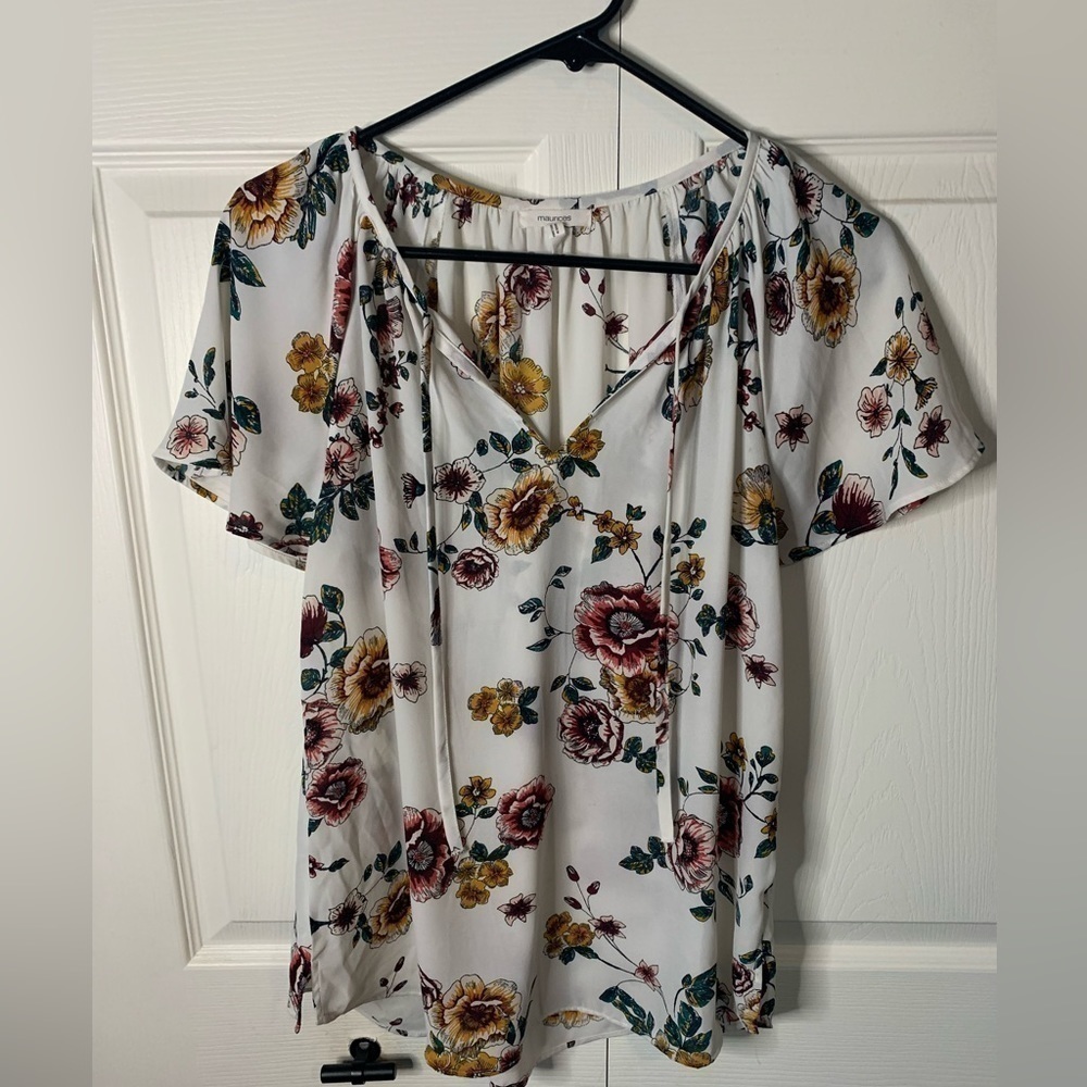 MAURICES women’s V-neck blouse with tie strings at neck, batwing sleeve, small.